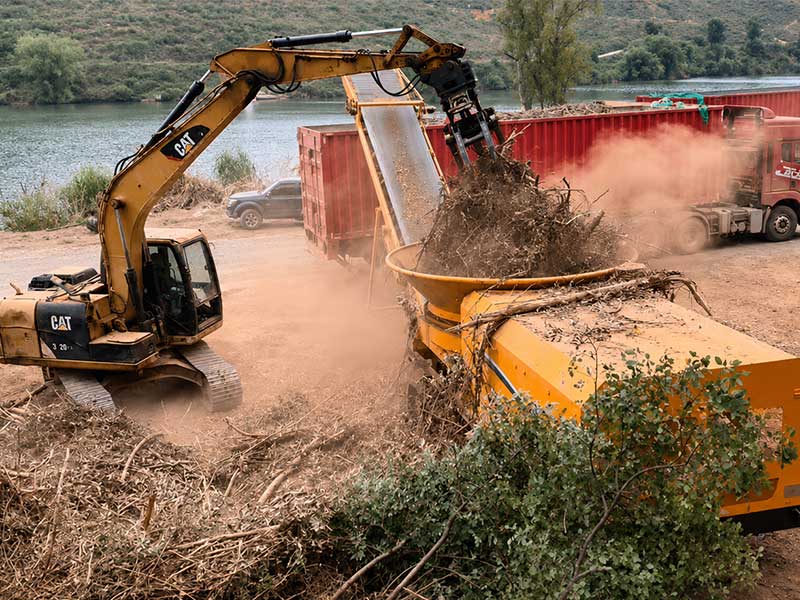 Tub Grinder vs. Horizontal Grinder: Which One is Right for Your Waste Processing Business?