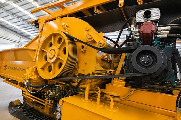 Horizontal Grinder Buyer's Guide: Choosing the Right Horizontal Grinder to Avoid Downtime & Maximize
