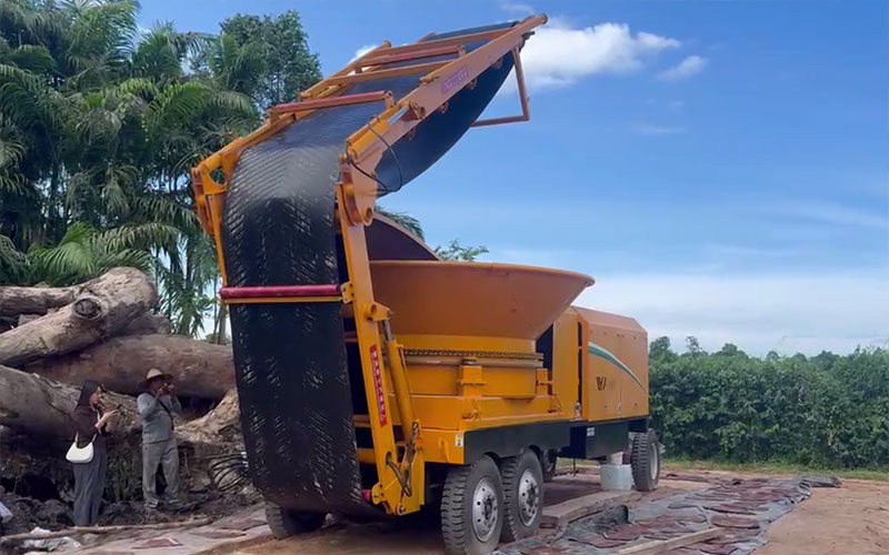 What Materials Can a Tub Grinder Process Efficiently?